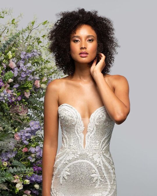 Глубокое декольте