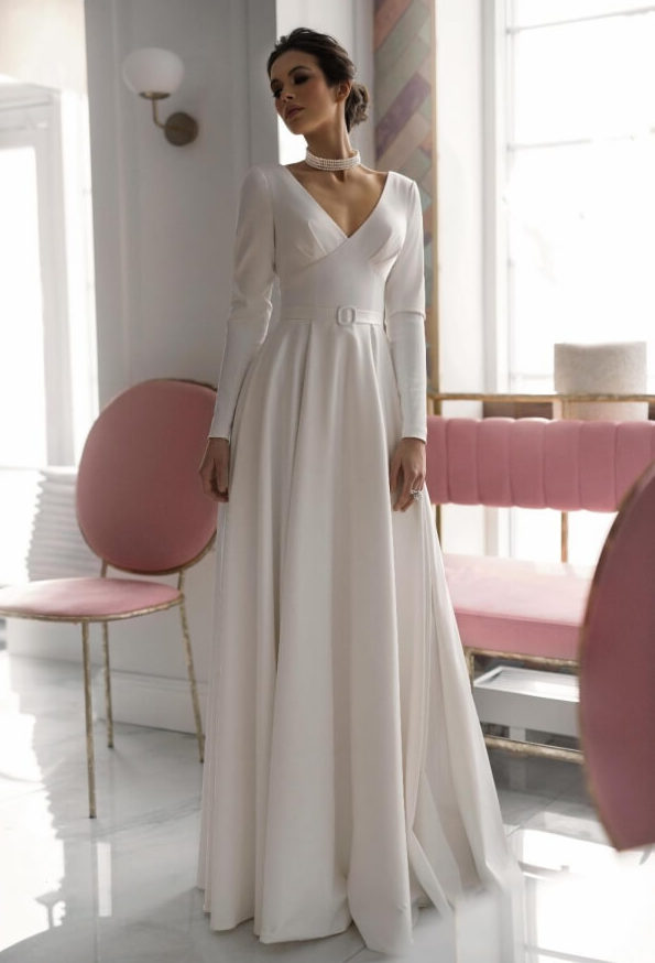 Платье с длинными рукавами