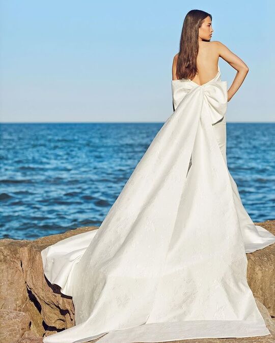 Платье с бантом