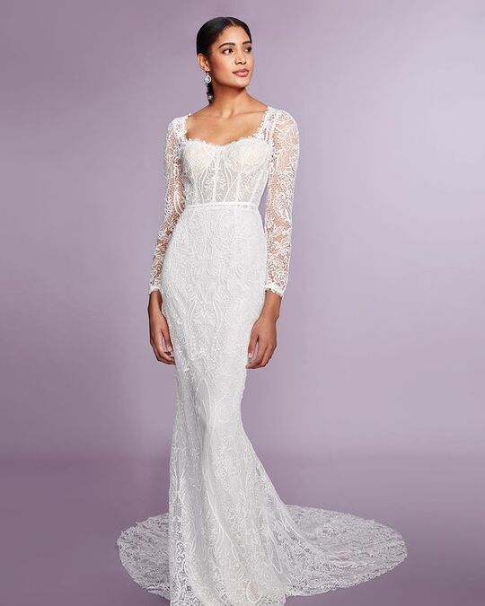 Приталенное платье