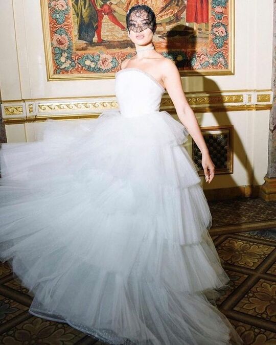 С пышной юбкой