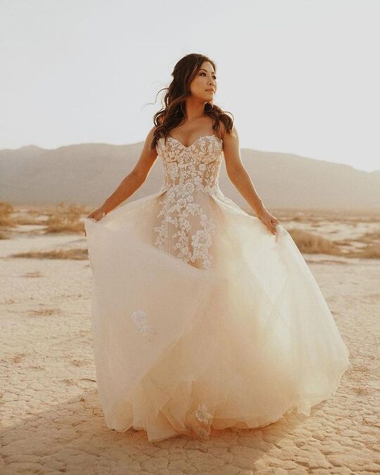 Платье цвета айвори