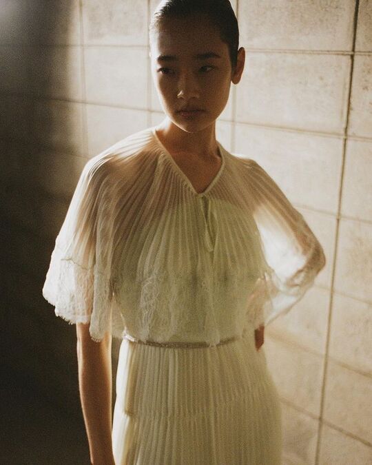 Платье с накидкой