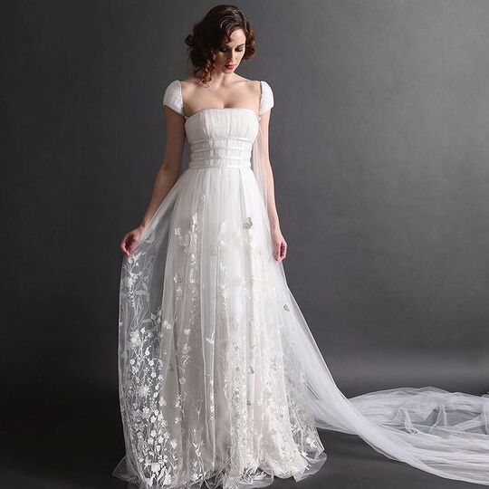 С длинным шлейфом