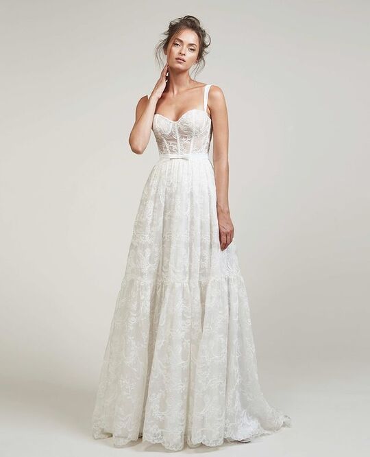 На тонких бретельках