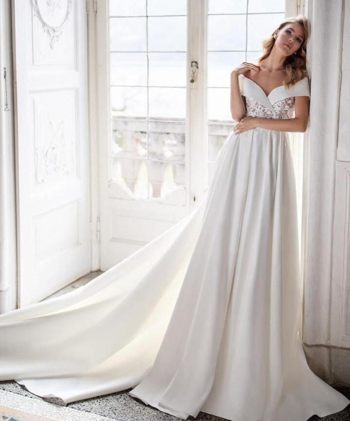 Платье А-силуэтного фасона