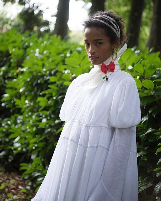 Скромное платье