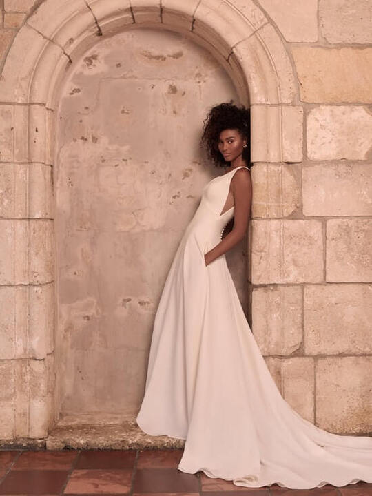 Платье с расклешенной юбкой 