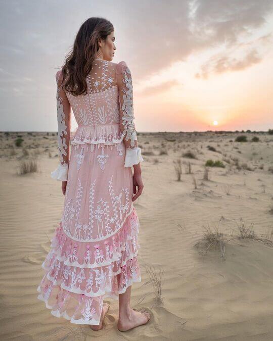 Розовое платье