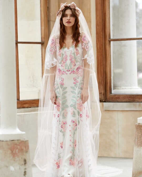 Платье с вышивкой в виде цветов