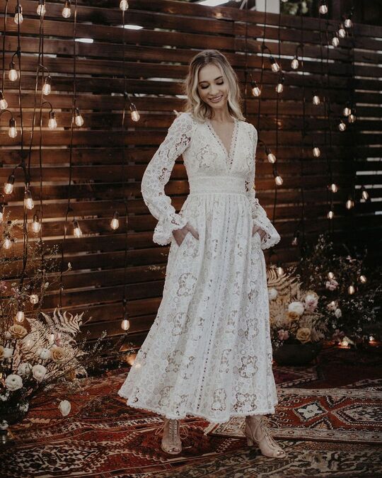 Платье из нежного кружева