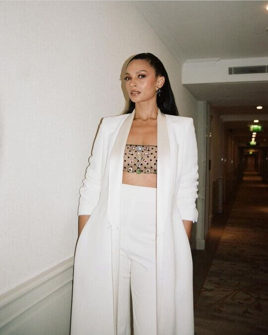 Белый костюм