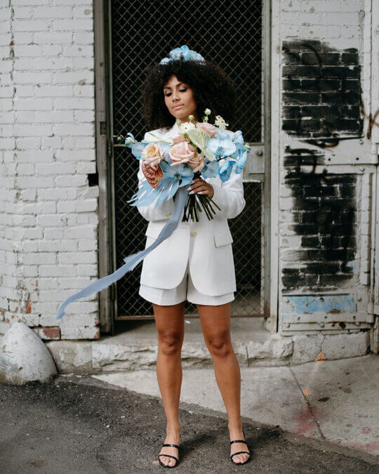 Белый костюм с шортами