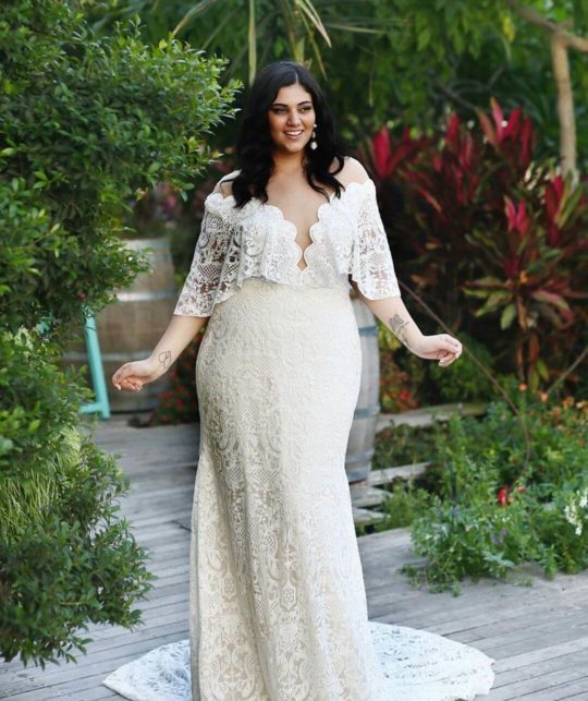 Платье с кружевами