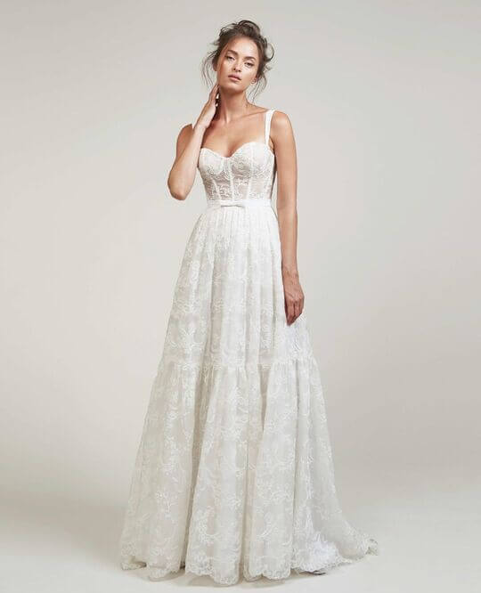 Красивое белое платье