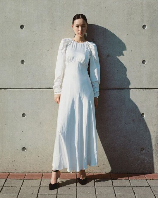 Скромное платье