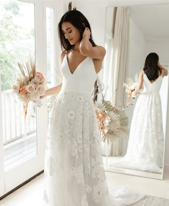 Платье с кружевом