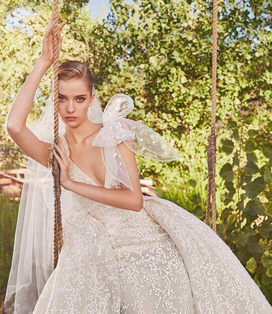 Прическа у модели Elie Saab