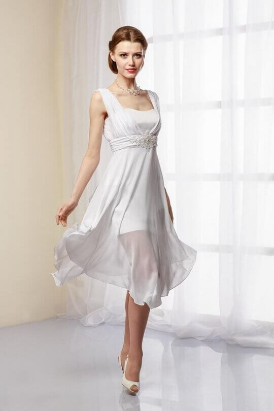 Короткое платье в греческом стиле