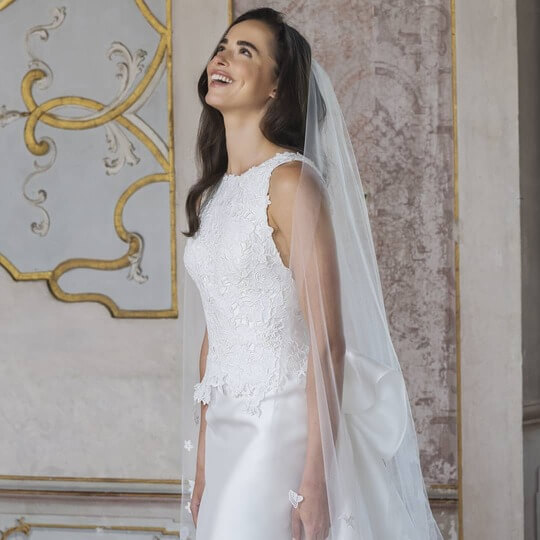 Свадебная прическа с фатой