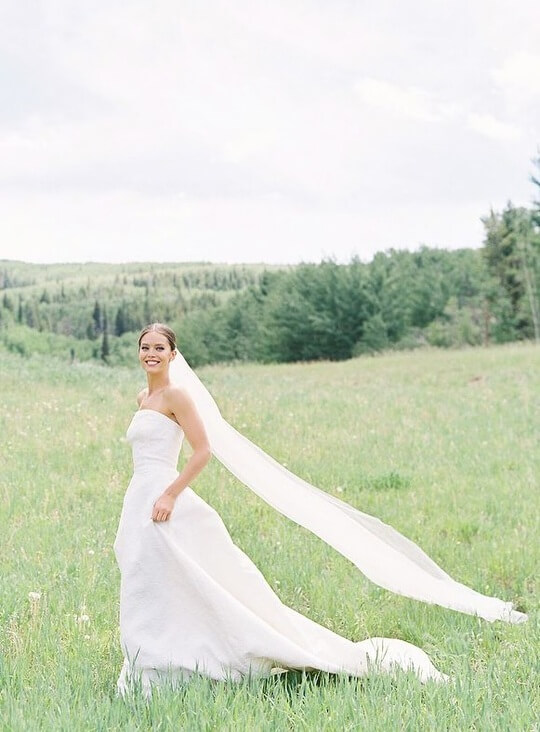 Эмили ди Донато в свадебном платье Оскар де л Рента