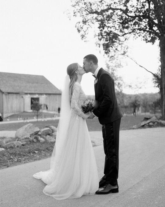 Дженифер Гейтс в свадебном платье Вера Вонг