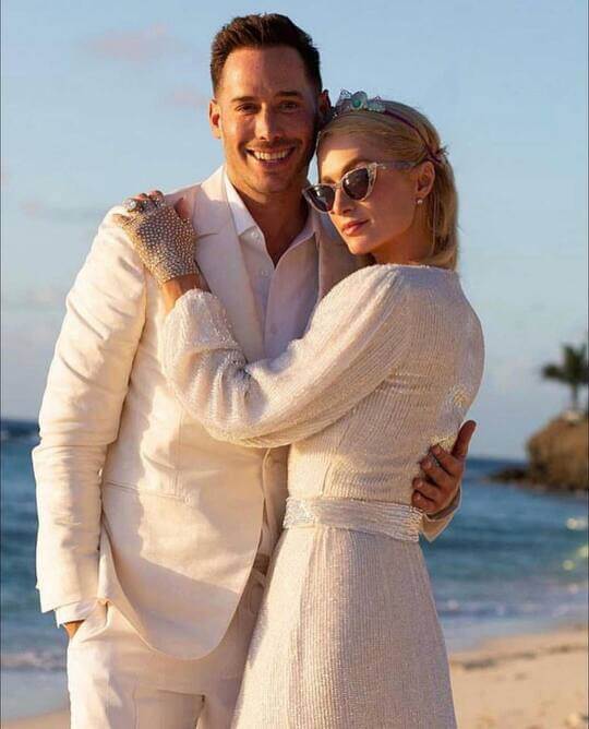 Пэрис Хилтон в платье Vera Wang