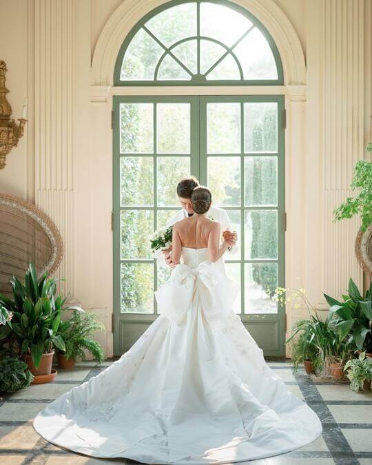 Свадебное платье лаконичного силуэта от Оскар де ла Рента