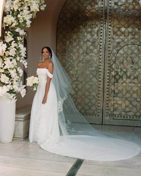 Сабрина Доур в свадебном платье Веры Вонг