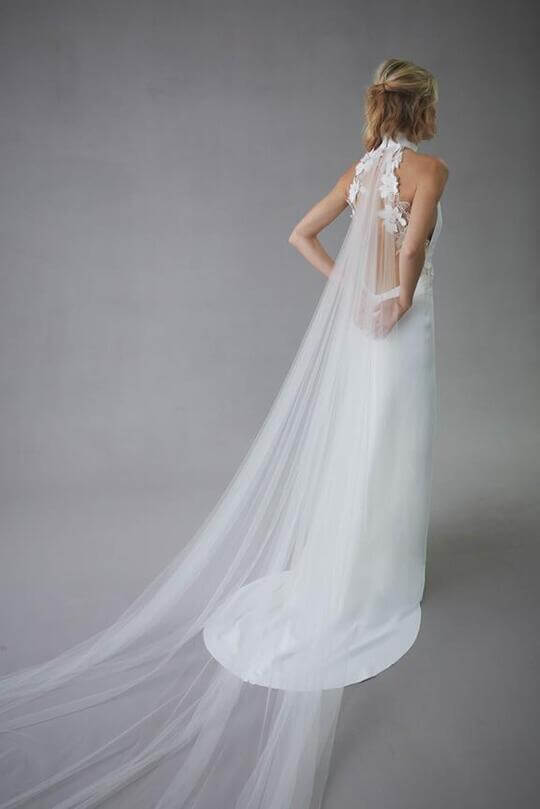 Свадебное платье со шлейфом от Oscar de la Renta