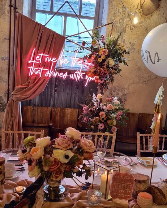 Неоновая надпись