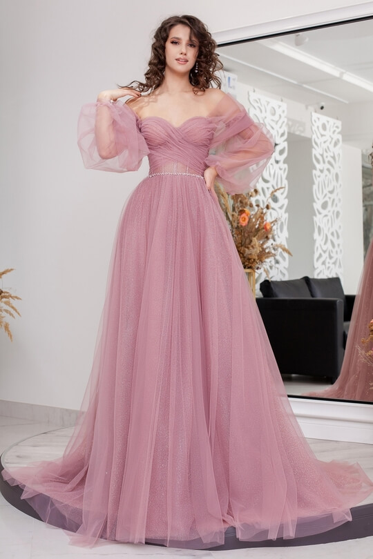 Платье с длинными рукавами