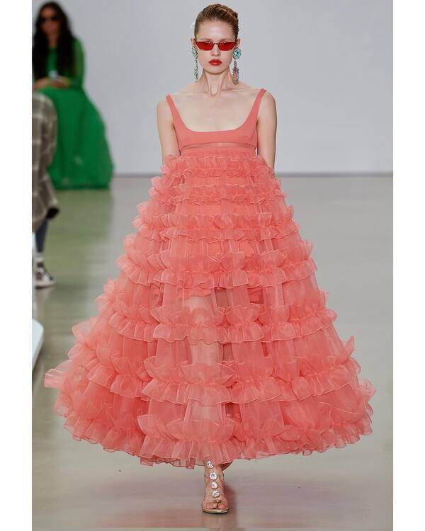 Лососевый цвет платья