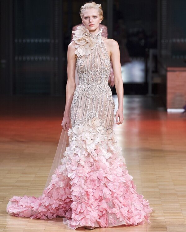 Платье с объемными цветами