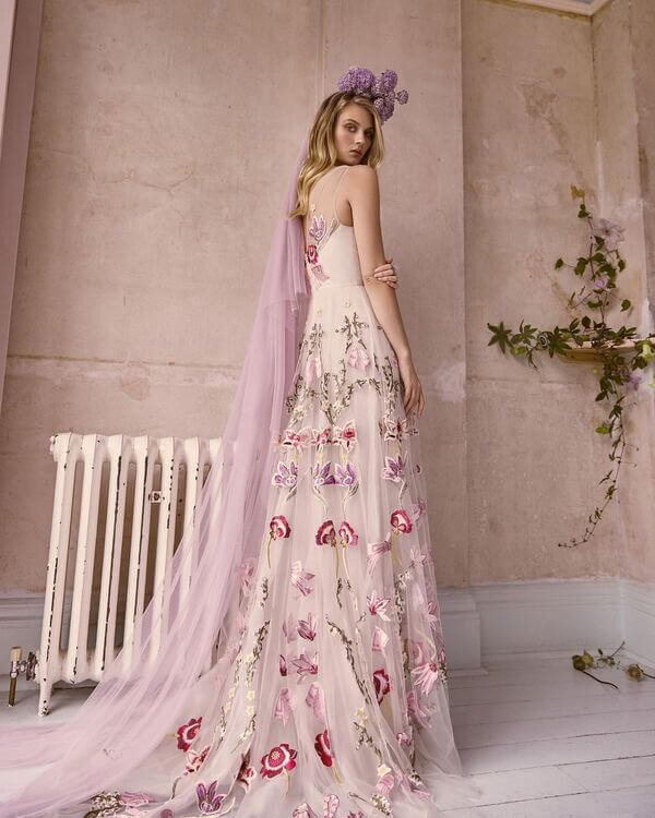 Платье с вышивкой из цветов