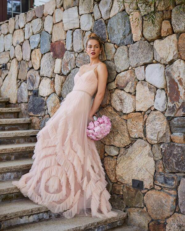 Нежное платье на тонких бретелях