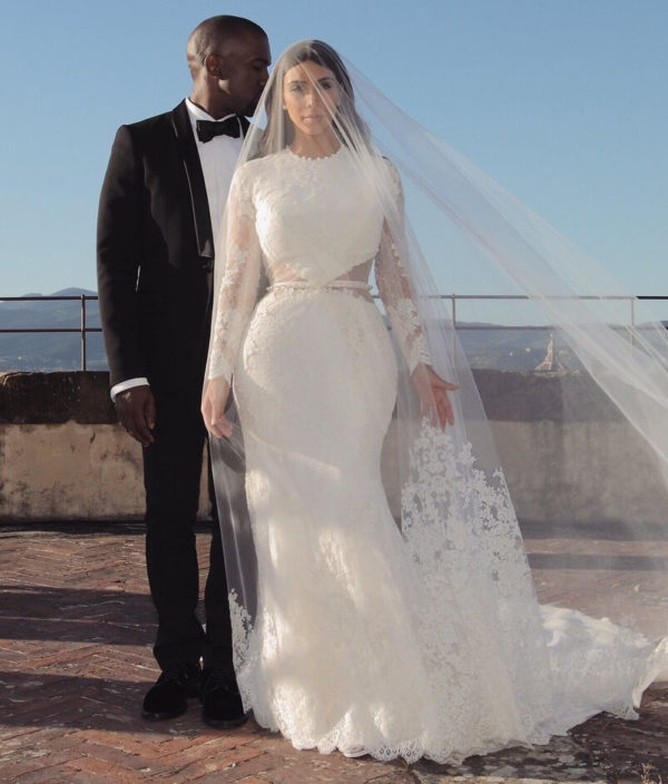 Приталенное платье с акцентом на талии от Givenchy