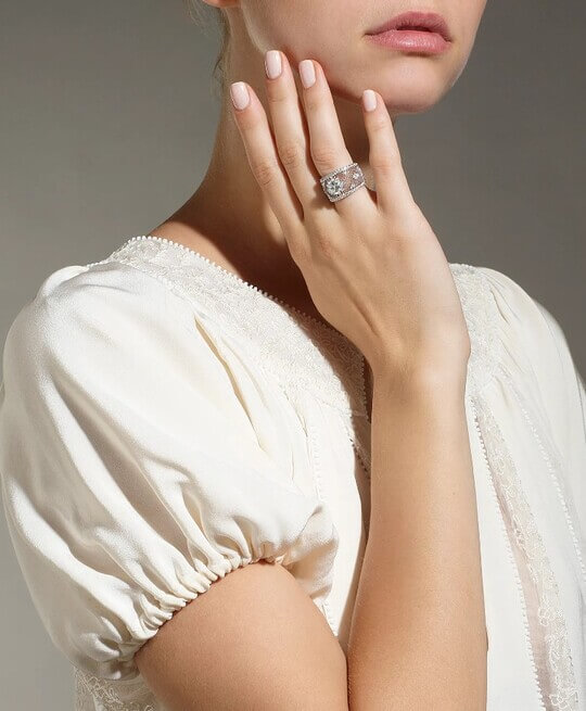 Модное обручальное кольцо Buccellati