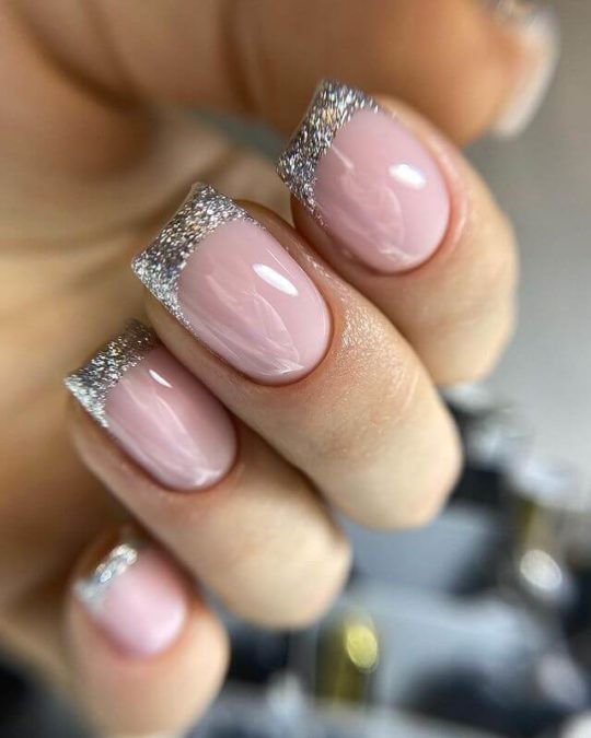 Свадебный маникюр с глиттером