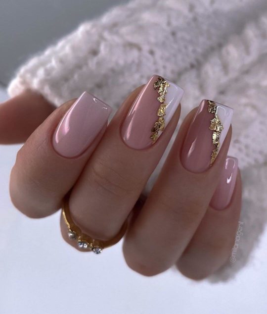Свадебный маникюр с золотым конфетти