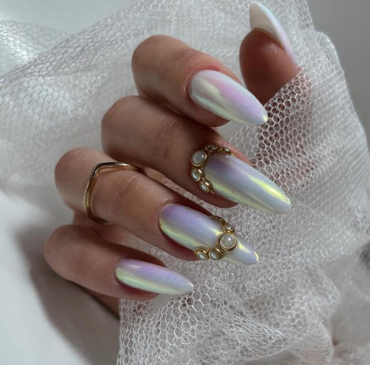 Маникюр с бульонками