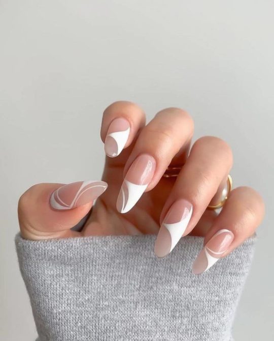 Минималистичный свадебный маникюр на длинные ногти