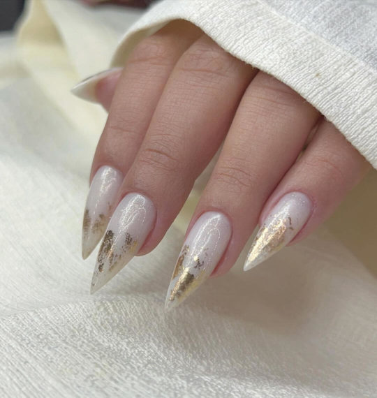 Стилетная форма ногтей свадебный дизайн