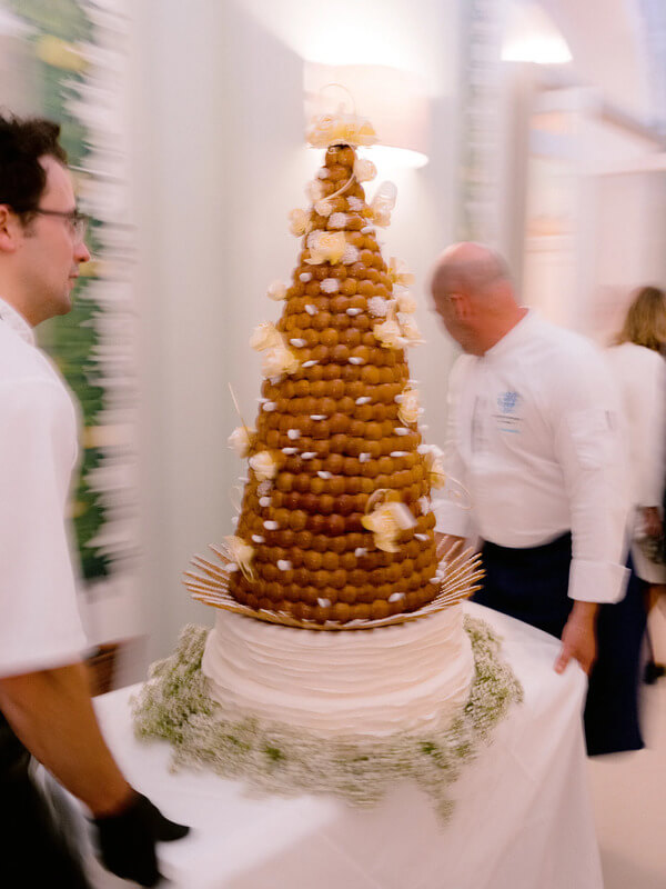 Свадебный торт с профитролями