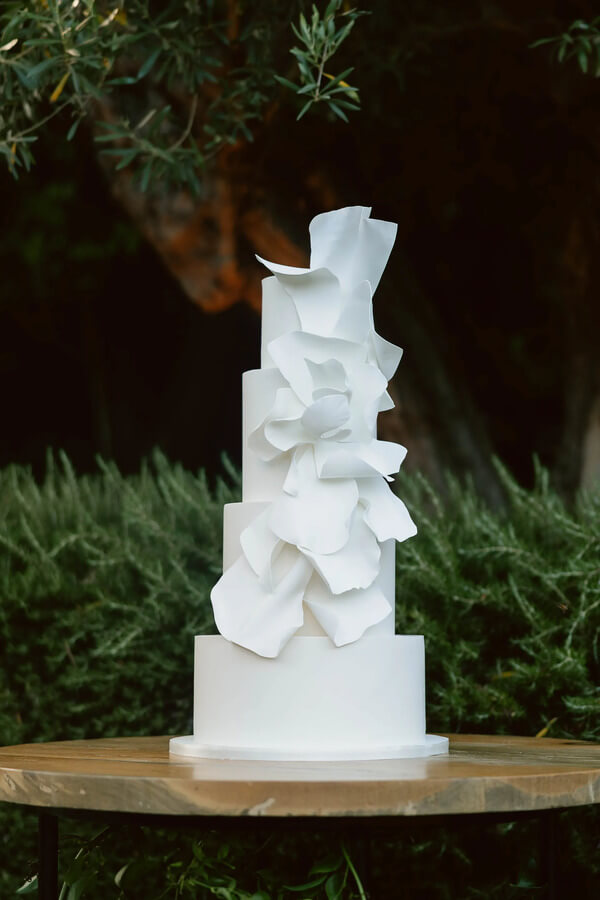 Минималистичный свадебный торт