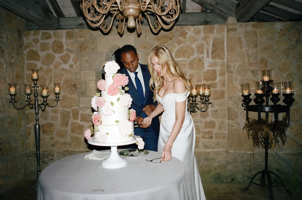 Четырехярусный свадебный торт