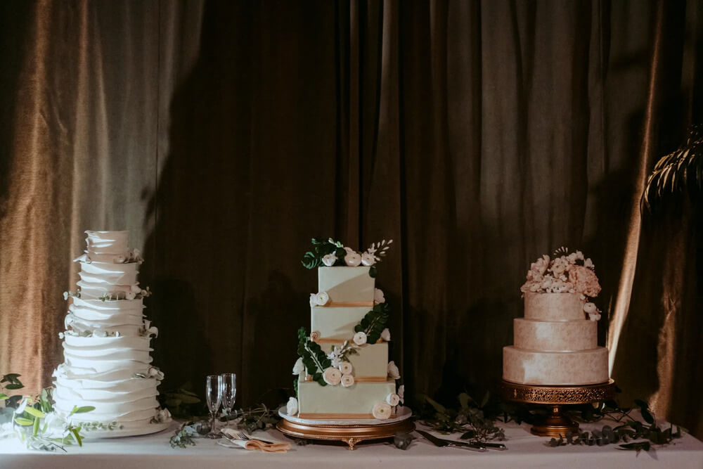 Три свадебных торта одновременно